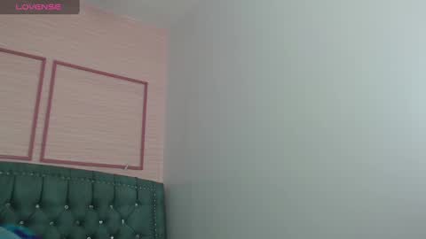 Snapshot of stephania_t chatting on February 5, 1:44 pm Stephania online show from February 5, 1:44 pm