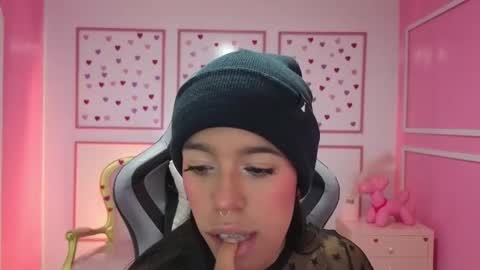 Snapshot of stephania_t chatting on September 18, 11:36 am Stephania online show from September 18, 11:36 am