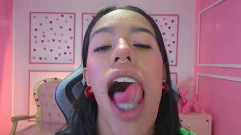 Snapshot of stephania_t chatting on September 22, 12:20 pm Stephania online show from September 22, 12:20 pm