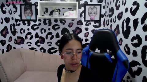 Snapshot of stephania_t chatting on February 6, 11:53 am Stephania online show from February 6, 11:53 am
