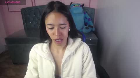 Snapshot of stephania_t chatting on March 3, 1:34 pm Stephania online show from March 3, 1:34 pm