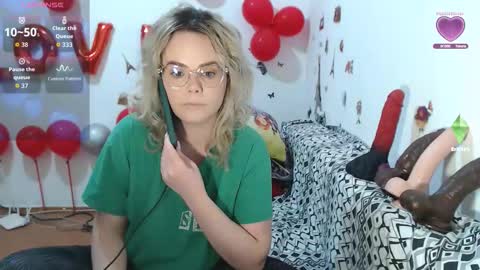 Stephanie   online show from March 18, 10:21 am