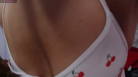 stephany_rodriguez_ online show from November 9, 1:25 pm