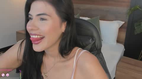 S T E P H A N Y A online show from February 18, 7:35 pm