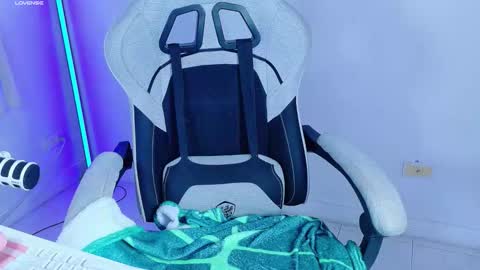 stephy online show from December 1, 12:30 am