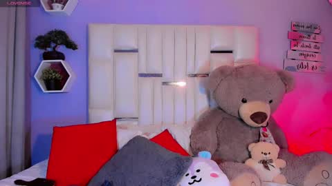 Steisee Reyes online show from November 2, 7:19 am