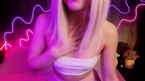 Elle online show from February 24, 4:21 pm