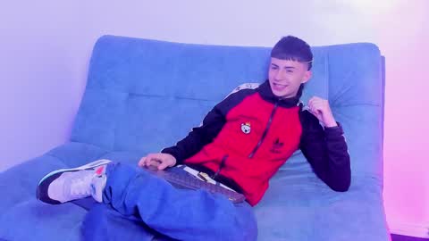 Stivarfox21 online show from February 1, 3:52 am