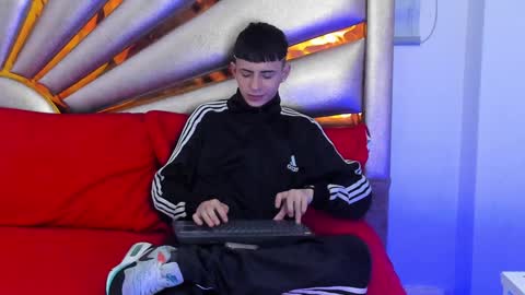 Stivarfox21 online show from February 8, 4:36 pm