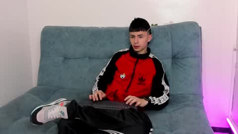 Stivarfox21 online show from January 26, 1:47 pm