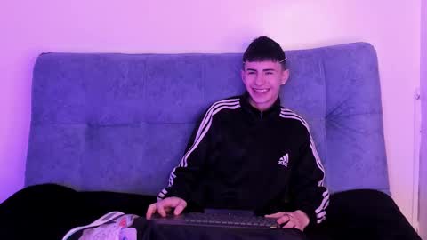 Stivarfox21 online show from March 6, 10:41 am