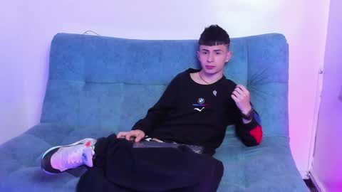 Stivarfox21 online show from February 6, 4:10 am