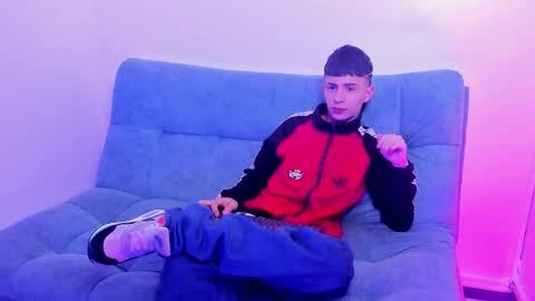 Stivarfox21 online show from February 1, 8:29 am