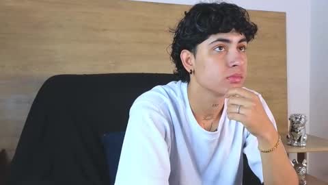 stivenbenet1 online show from October 6, 1:29 pm