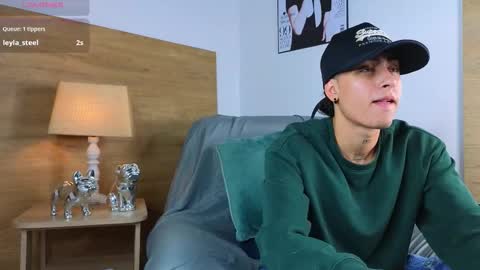 stivenbenet1 online show from October 17, 4:11 pm