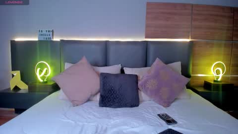 Stone Lee  online show from October 11, 11:48 am