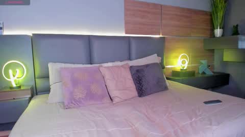 Stone Lee  online show from September 23, 3:22 am