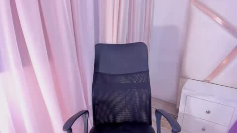 Sweety Stormi  online show from October 11, 4:32 pm