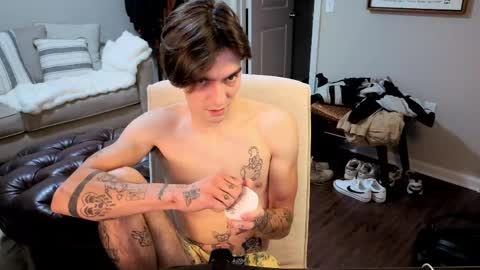str8whiteboy21 online show from June 7, 11:48 am