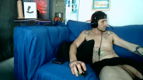 straitpipermann22 online show from November 29, 8:27 pm