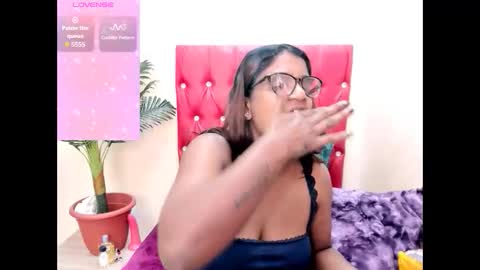 strawberry_lipz online show from September 18, 6:39 am