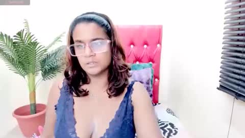 strawberry_lipz online show from October 30, 6:14 am