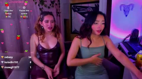 strawberrylara online show from October 12, 6:17 am