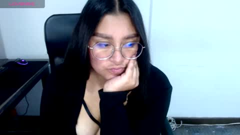 strawlux online show from April 1, 4:35 am