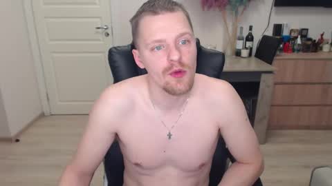 strong_guy_xxx online show from December 3, 9:21 am