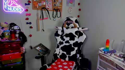 Strwbby online show from February 10, 4:59 am