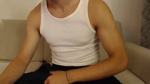 Snapshot of studfromparis chatting on September 10, 9:27 pm Stud From Paris online show from September 10, 9:27 pm