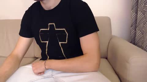 Snapshot of studfromparis chatting on February 1, 6:40 pm Stud From Paris online show from February 1, 6:40 pm