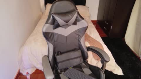 stylish men online show from October 27, 2:17 pm