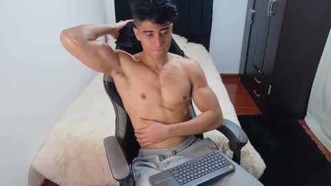 stylish men online show from November 3, 10:00 pm