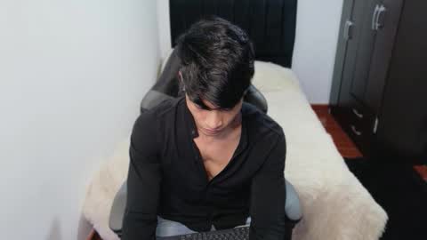 stylish men online show from October 21, 2:10 pm