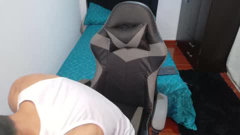 stylish men online show from October 26, 2:07 pm