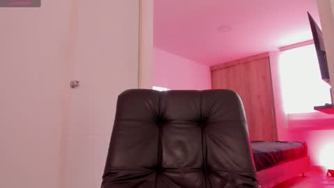 su_ssie online show from February 11, 4:13 pm