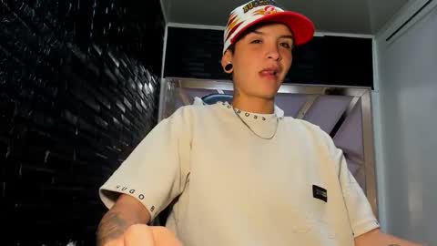 subgirlrs online show from October 31, 3:07 am