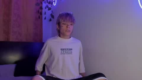 nico online show from April 17, 5:26 pm