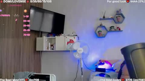 suchcute_ online show from May 7, 3:02 am