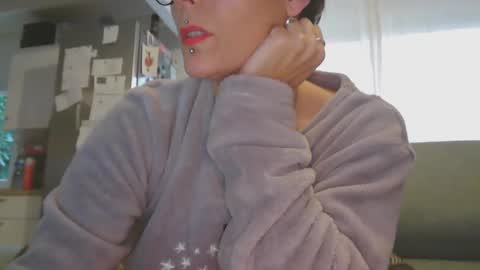 Snapshot of sucrette5629 chatting on December 24, 3:16 pm sucrette5629 online show from December 24, 3:16 pm