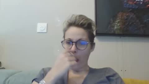 Snapshot of sucrette5629 chatting on December 13, 10:30 am sucrette5629 online show from December 13, 10:30 am
