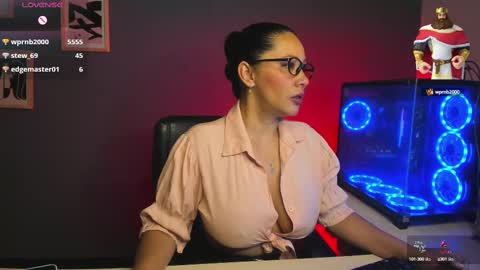 Snapshot of sue_wolls chatting on March 2, 11:31 pm Andrea online show from March 2, 11:31 pm