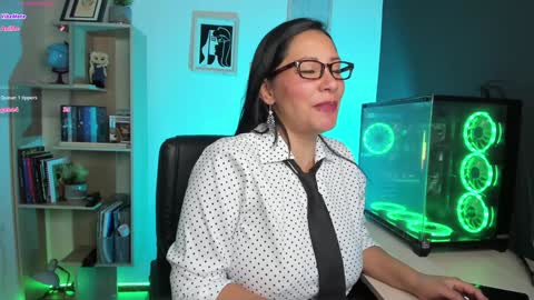 Snapshot of sue_wolls chatting on January 12, 6:05 pm Andrea online show from January 12, 6:05 pm