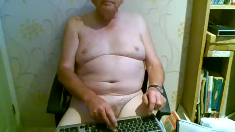 suffolkboy4 online show from June 3, 8:03 pm
