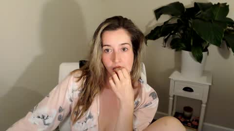 Mia online show from October 7, 1:01 am