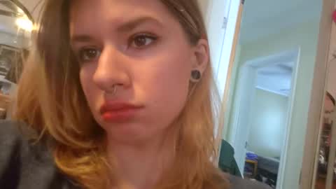 Ophelia online show from January 5, 6:33 pm