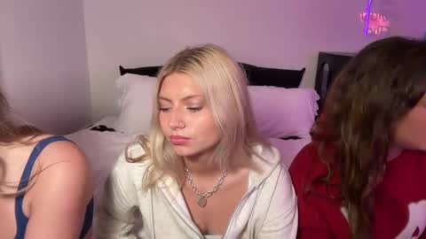 summerclarke2 online show from September 29, 8:08 pm