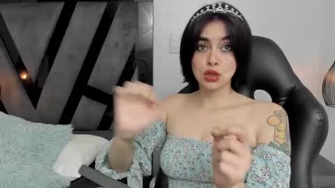 Snapshot of summerprints chatting on February 22, 3:36 pm Summer online show from February 22, 3:36 pm