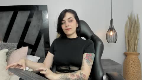 Snapshot of summerprints chatting on March 5, 7:27 pm Summer online show from March 5, 7:27 pm